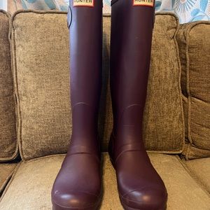 Hunter Tall Rain Boots Size 10   Grape/Purple